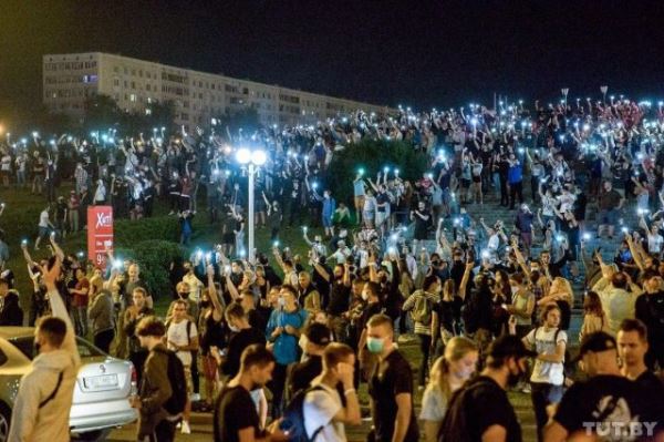 Протесты в Белоруссии по всем каналам показали, а в Хабаровске почему-то нет.....